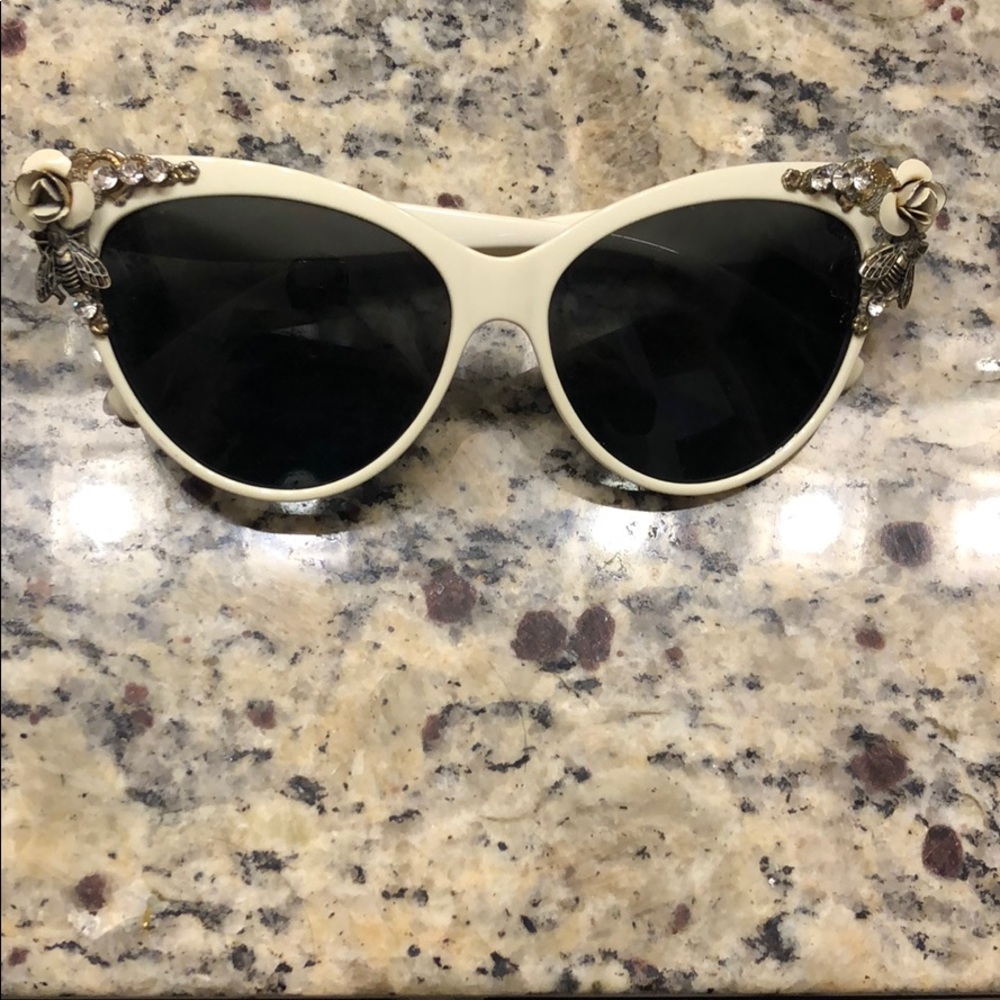 Brand new. Never worn. Women’s cat eye glasses